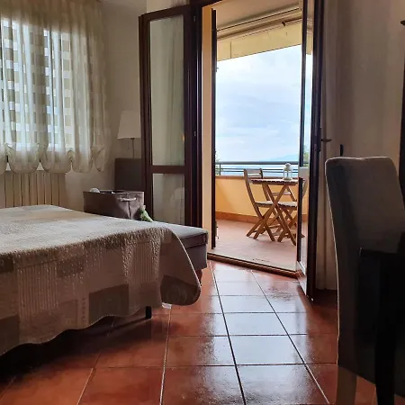 La Casa Di Zefiro Bed & Breakfast Limite
